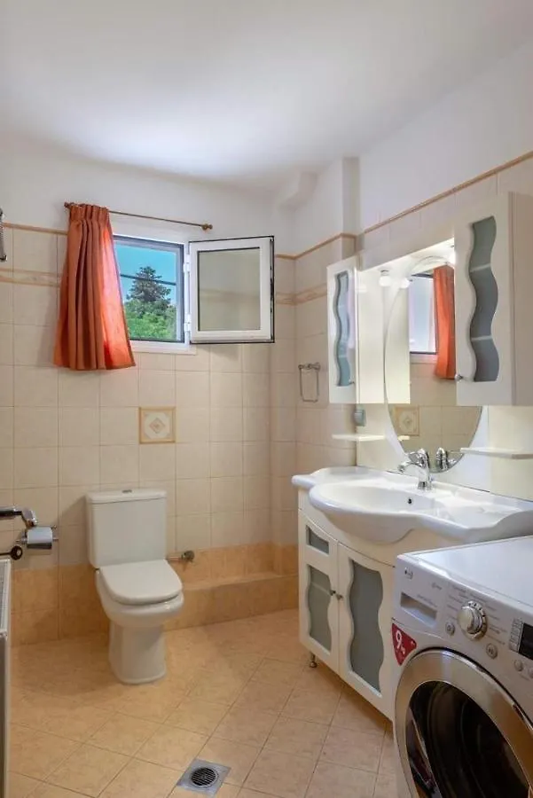 أرغوستولي De Bosset Two-Storey Apartment اليونان